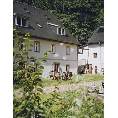 Апартаменты Garden Near Janowice Яновице-Вельке